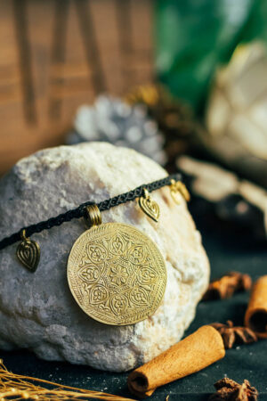 Collier tribal en laiton
