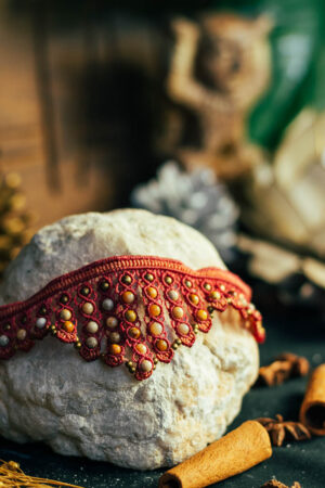 Collier impérial en corail fossile et perles de laiton